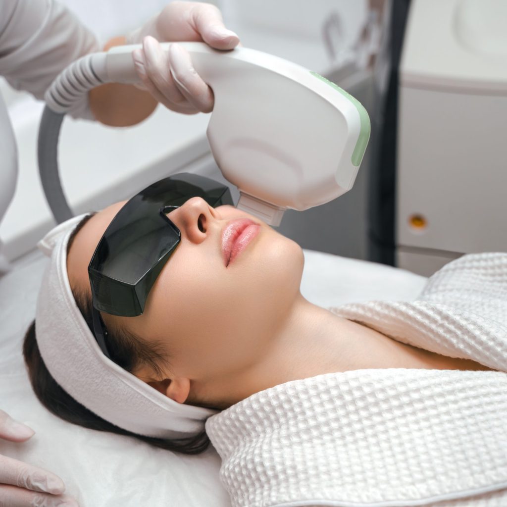 Hardware cosmetology. Cosmetology face procedure. ultraformer lifting